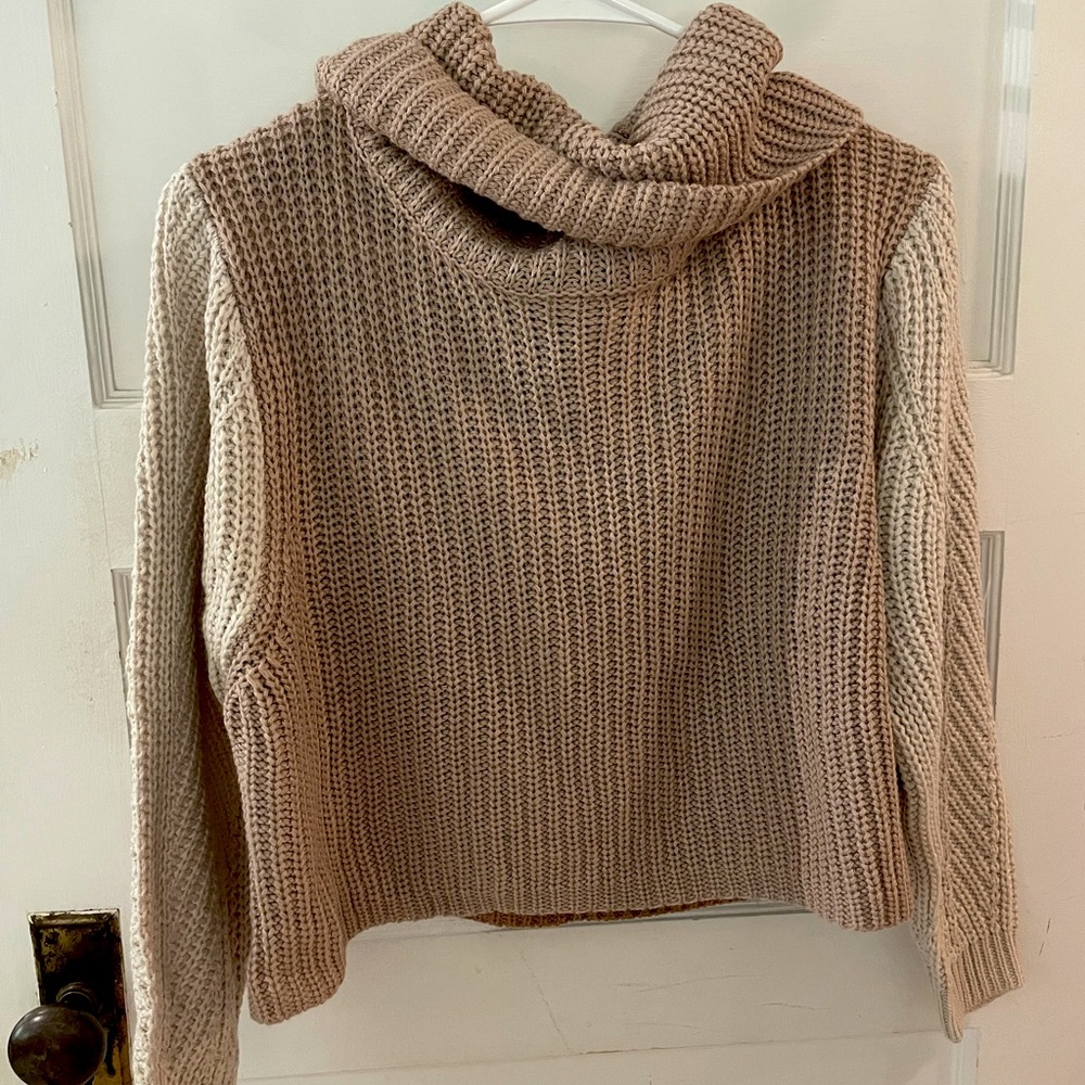 MOON & MADISON Cozy Turtle Neck Sweater Size XS